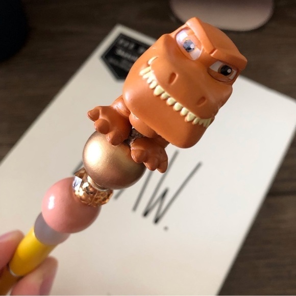 Disney Doorables: The Good Dinosaur: Butch handmade beaded pen - Picture 1 of 4